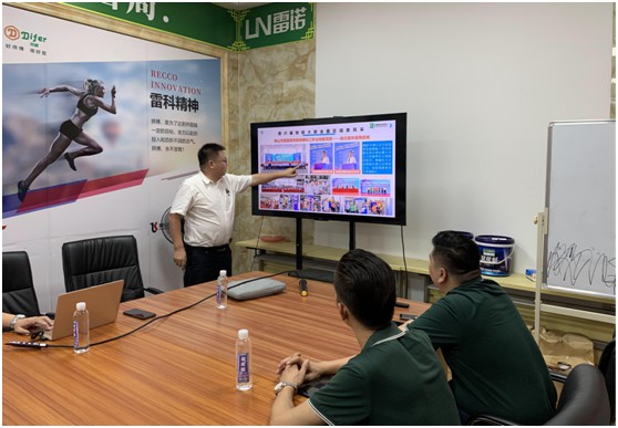 三只兔總裁韓軍一行蒞臨雷諾瓷磚膠參觀考察,初步達成合作意向